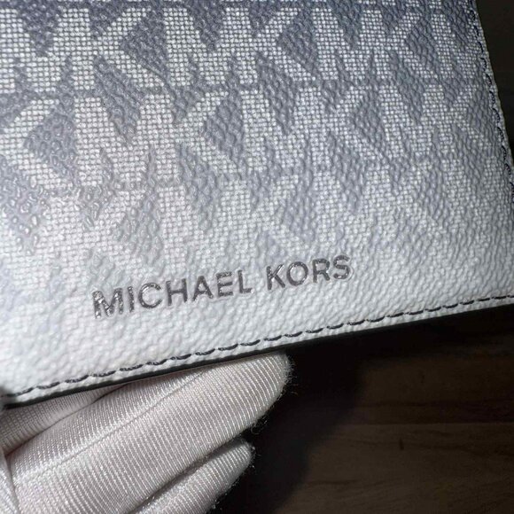 💙Michael Kors Signature Logo Ombre Card ID Wallet Variation💙 - Picture 11 of 17